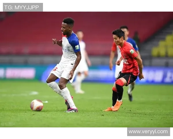 国足归化球员实力强大期待在国际赛场上大放异彩